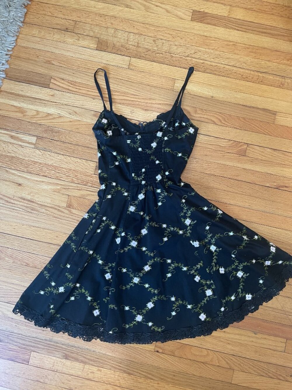 Betsey Johnson Y2K Black Floral Embroidered Mini Dress Spaghetti Strap Sz 0 - Picture 2 of 9